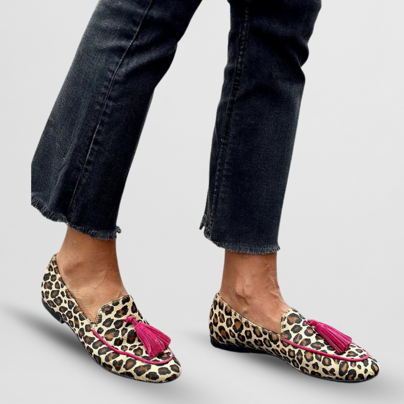 Relaxed Slippers with Tassels
