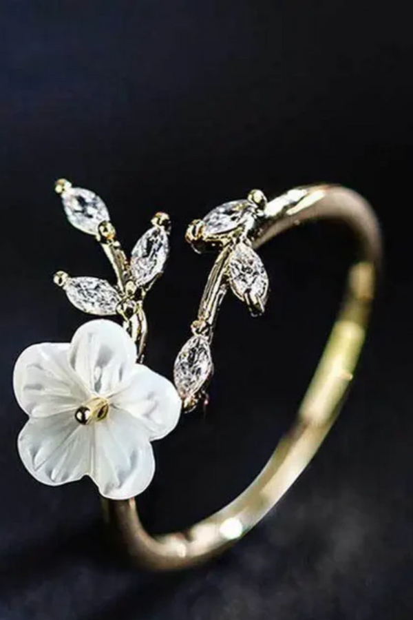 DAZZLING WHITE BLOSSOM ZIRCONIA RING