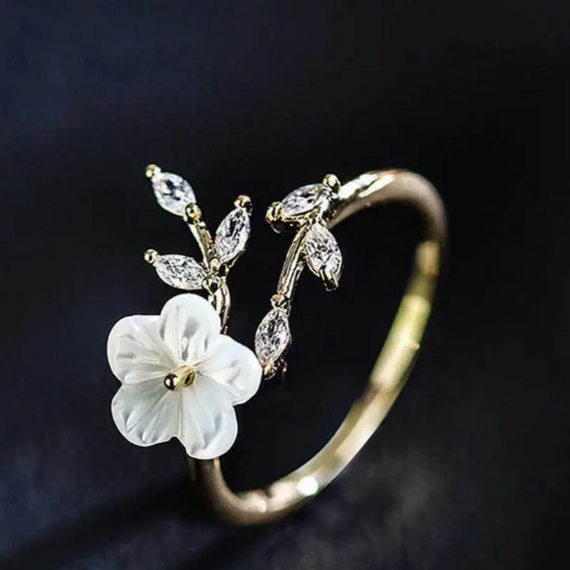 DAZZLING WHITE BLOSSOM ZIRCONIA RING