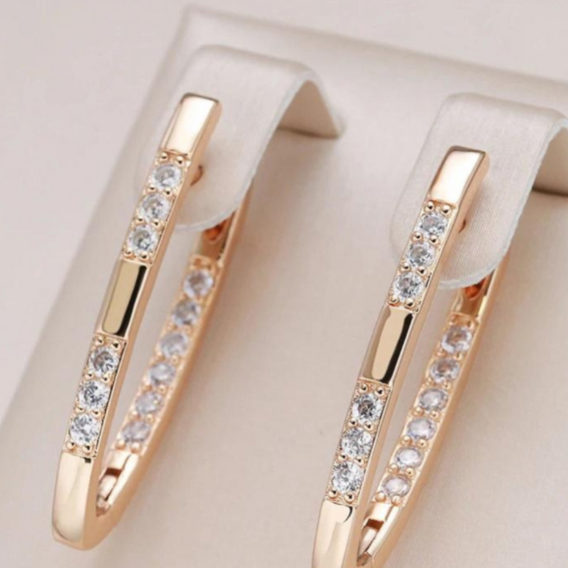 ELEGANT ZIRCONIA EARRINGS IN GOLD